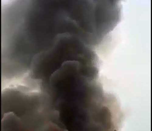 Video: Nhà ba tầng bùng cháy, hàng tỷ đồng 'đội nón ra đi'