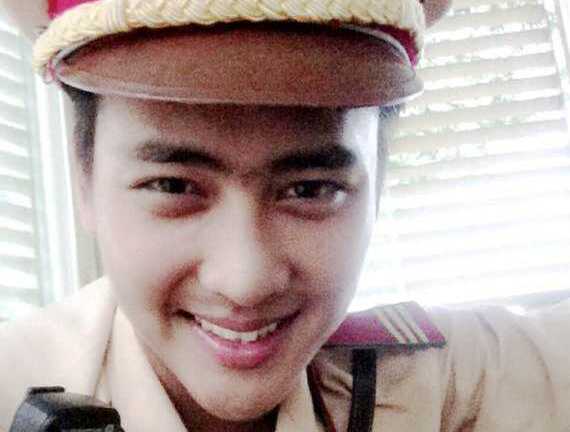 Nam cảnh sát điển trai nổi tiếng như ngôi sao điện ảnh