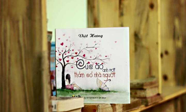 Cúc áo anh rơi thảm cỏ nhà người - thân phận đàn bà qua những trang thơ