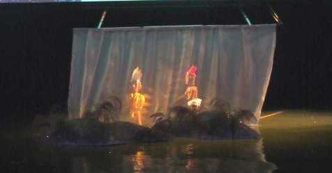 Chuyện tình Dạ Trạch với sự kết hợp giữa nghệ thuật sắp đặt cùng rối nước