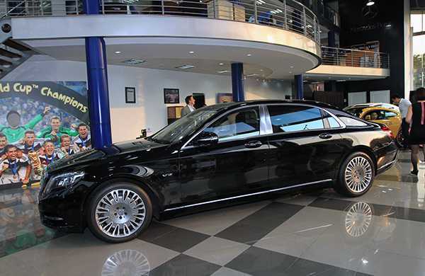 Tranh nhau mua vét ôtô tiền tỷ chạy thuế