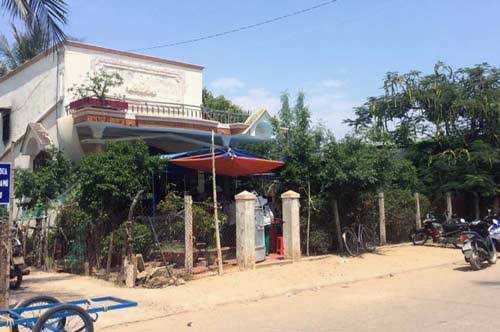 Chồng chém vợ trọng thương rồi tự thiêu