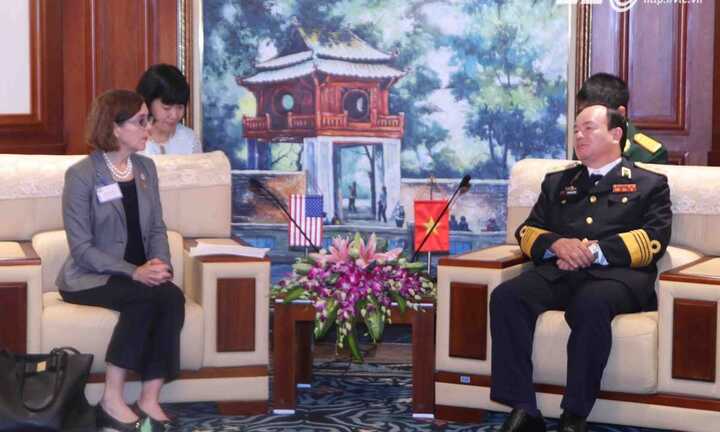 Trung tướng Phạm Ngọc Minh tiếp thống đốc Mỹ