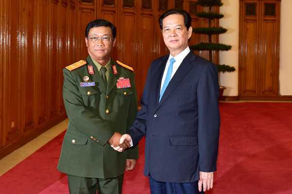 Thủ tướng tiếp Tổng tham mưu trưởng Quân đội nhân dân Lào