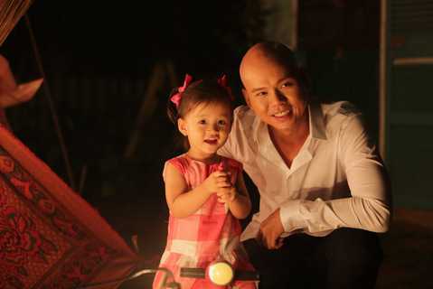 Con gái Phan Đinh Tùng quậy ở phim trường