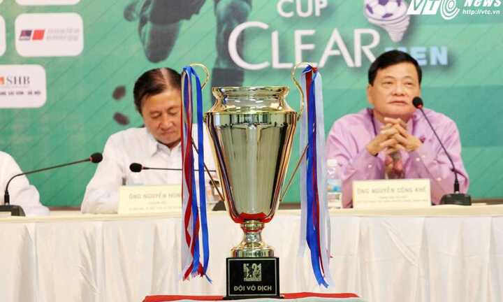 Hồ Ngọc Hà hát mở màn U21 Báo Thanh Niên