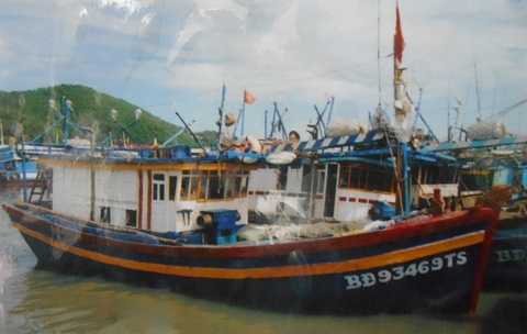 Tàu hàng ngàn tấn đâm chìm tàu cá rồi bỏ chạy, mặc nạn nhân kêu cứu