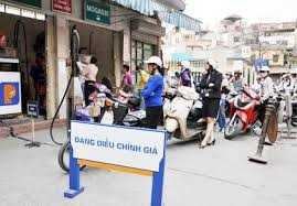 Nghịch lý xăng giảm, người tiêu dùng vẫn chịu thiệt