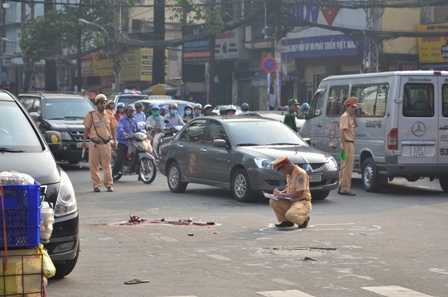 Kẹt xe kinh hoàng sau 3 tai nạn liên tiếp trong vài phút ở TP.HCM