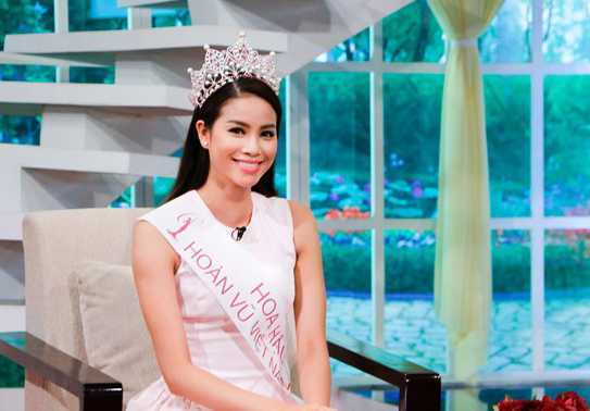 Phạm Hương lên tiếng về nghi vấn phẫu thuật thẩm mỹ và mua giải