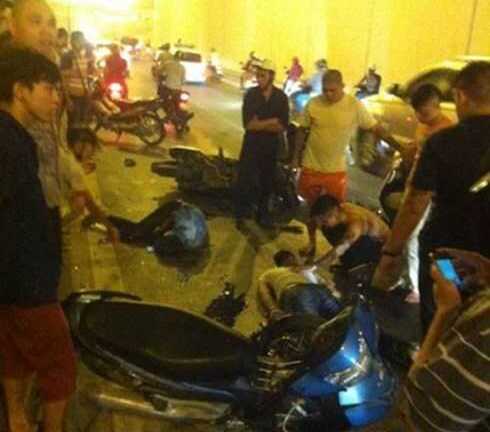 Đi ngược chiều trong hầm Kim Liên gây tai nạn, 2 người thương vong