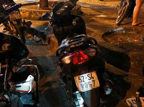 2 cô gái đâm nam thanh niên ở vòng xoay Dân Chủ: Chết khi đi 'rửa' xe