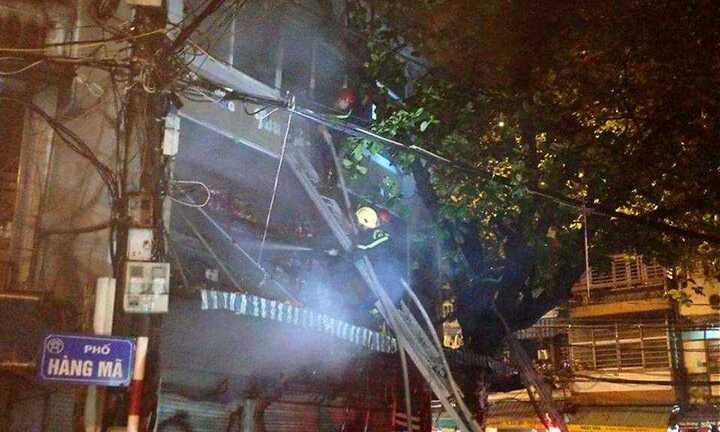 Cháy lớn ở phố cổ Hà Nội