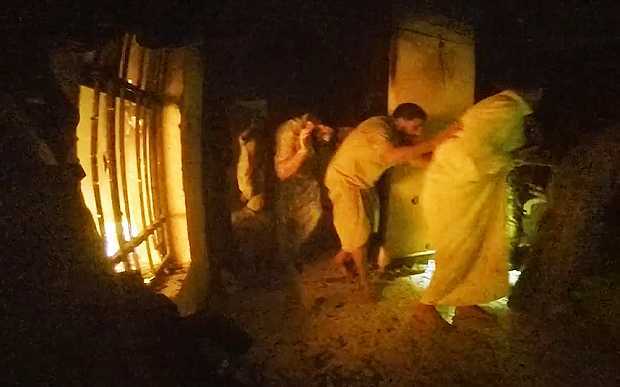 Video mới về khoảnh khắc đột kích sào huyệt IS giải cứu 69 con tin