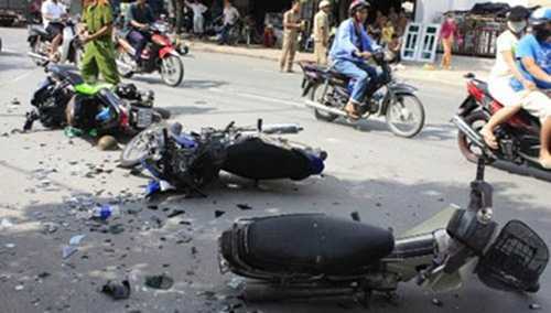 Người điếc, kẻ điên vì tai nạn giao thông