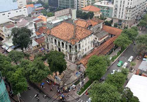 Biệt thự 800 tỷ đồng giữa Sài Gòn sẵn sàng đón chủ mới