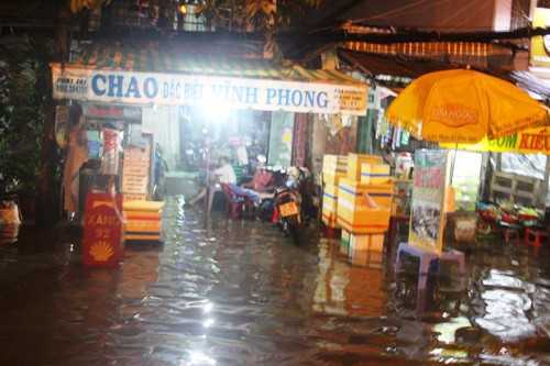 Triều cường đạt đỉnh trong vòng 50 năm tại Sài Gòn