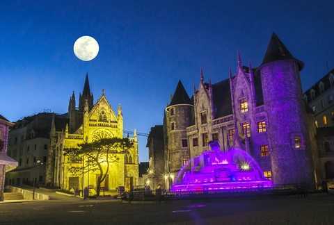 Qua đêm tại Bà Nà Hills, tham dự tiệc Halloween độc đáo