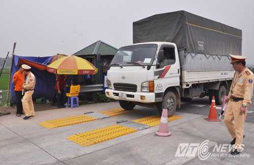 Bộ trưởng Thăng: Phải quyết liệt diệt 'giặc' xe quá tải