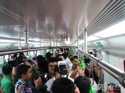 Tàu mẫu đường sắt Cát Linh-Hà Đông: Lo sợ chật chội