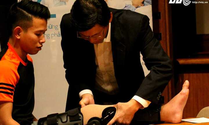 Anh Khoa tập hồi phục chấn thương thế nào?