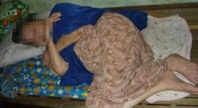 Siết cổ, chích điện bà cụ 82 tuổi cướp ‘sổ đỏ’