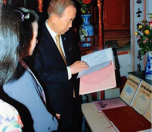 Ông Ban Ki-Moon về VN nhận tổ tiên: 45 phút ở nhà thờ họ Phan Huy