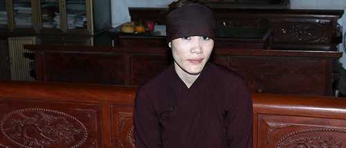 'Nữ quái' nghiện ngập giả nhà sư đi quyên góp tiền công đức