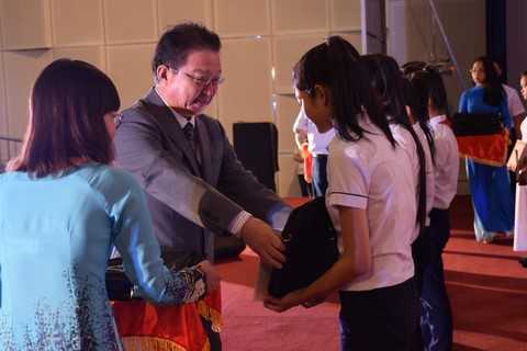 Học bổng 'cho em đến trường' lần thứ 12: Đồng hành cùng học sinh nghèo vượt khó