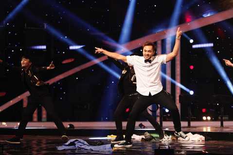 Hương Giang Idol bị trai đẹp 'hút hồn'