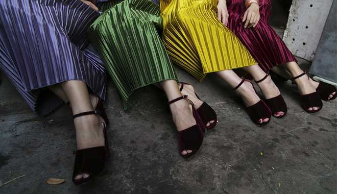 Li Lam diễn thời trang tại tư dinh Đại sứ quán Pháp