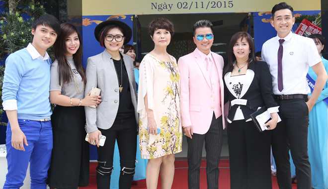 Mr.Đàm nhiệt tình giúp đỡ và hỗ trợ học trò đi diễn