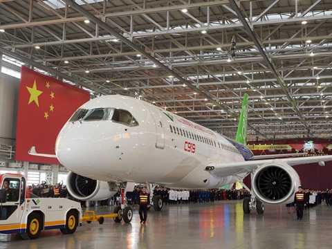 Trung Quốc ra mắt máy bay thương mại tương đương Airbus A320 và Boeing 737
