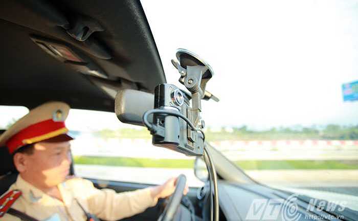 Sử dụng camera phạt nóng xe dừng đỗ trên cao tốc Pháp Vân - Cầu Giẽ