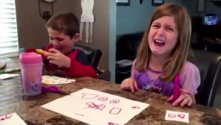 Video: Phì cười phản ứng ‘vật vã’ của trẻ em khi biết bố mẹ ăn hết kẹo