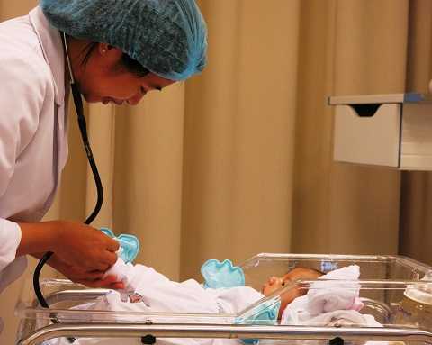 Lần đầu tiên mổ nội soi thành công dị tật thoát vị hoành nặng