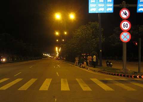 Truy tìm ô tô tông chết người nước ngoài, bỏ trốn giữa đêm