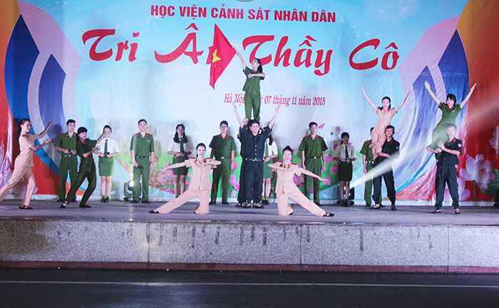 Sinh viên Học viện Cảnh sát tri ân thầy cô nhân ngày 20/11
