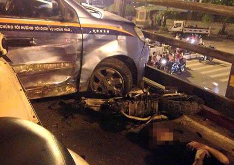 Taxi đâm liên hoàn trên cầu vượt Thái Hà: Người hung hăng chặn xe taxi kể điều hiền từ