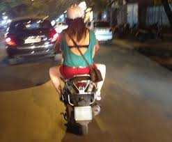 Tham, sân, si: Văn hóa đi đường thời nay