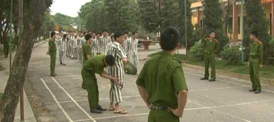 Hàng trăm cảnh sát truy lùng hai tù nhân vượt ngục