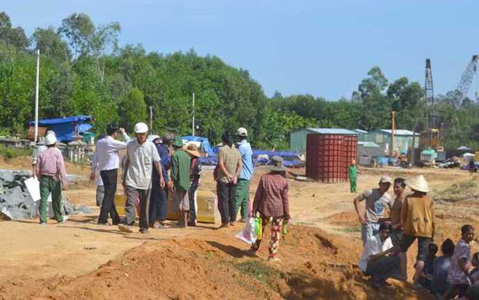 Dân khiêng quan tài 'vây' cao tốc: Cán bộ có thiếu sót nhưng vẫn đền bù đúng