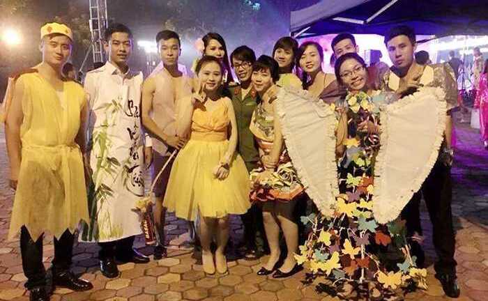 Sinh viên Cảnh sát trình diễn trang phục tái chế độc đáo