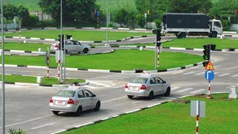 Cấp giấy phép lái xe số tự động từ đầu năm 2016