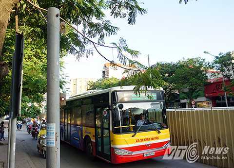 Hôm nay, Hà Nội giãn tuần suất xe buýt để giảm tắc đường