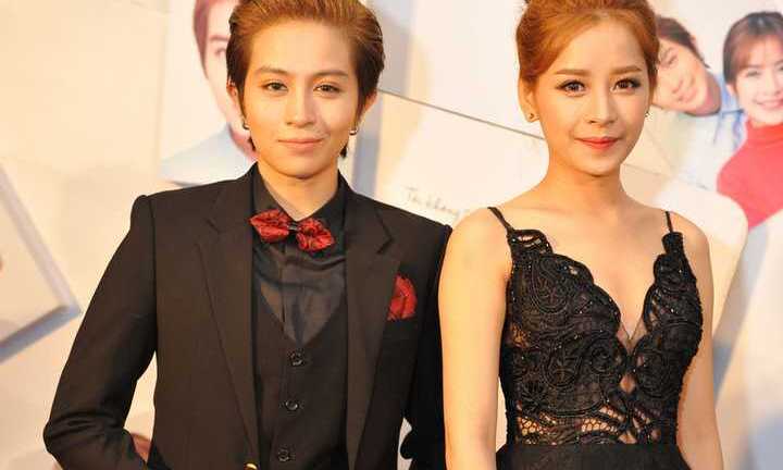Chi Pu rạng rỡ quấn quýt Gil Lê không rời