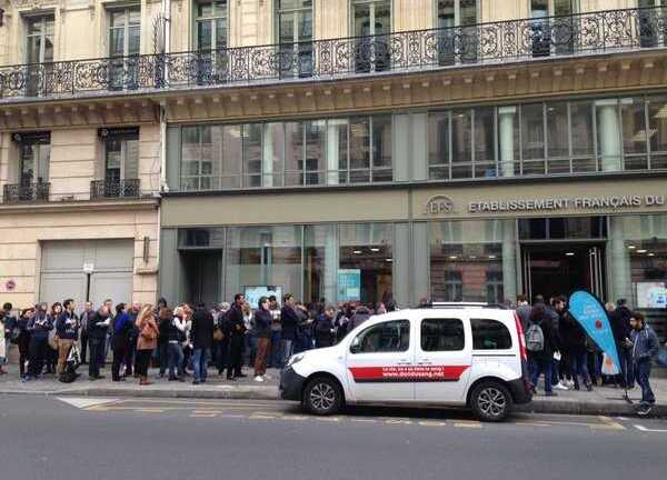 Video: Dân Pháp xếp hàng hiến máu sau thảm kịch khủng bố