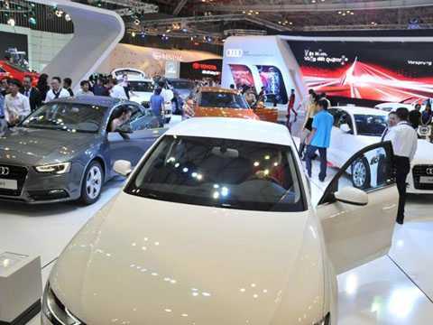 Giá ô tô tại Việt Nam lại tăng do đổi cách tính thuế