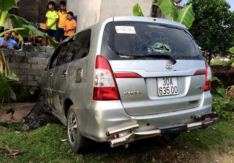 Hà Nội: Xe 7 chỗ gây tai nạn liên hoàn, nhiều người bị thương