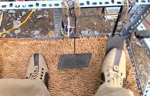 Sáng chế chống nhầm chân ga trên xe số tự động của người Việt